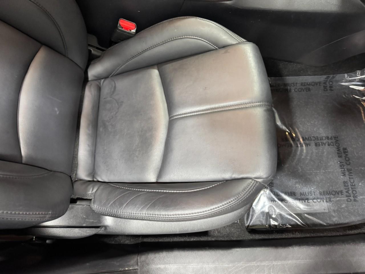 Mazda MAZDA3 4-Door Vehicle Full-screen Gallery Image 19