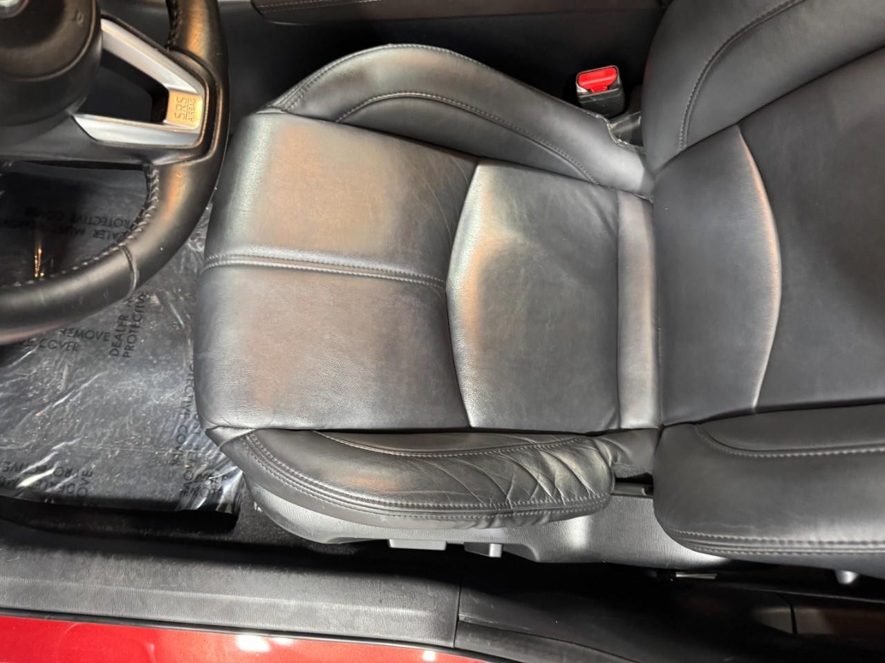 Mazda MAZDA3 4-Door Vehicle Full-screen Gallery Image 26