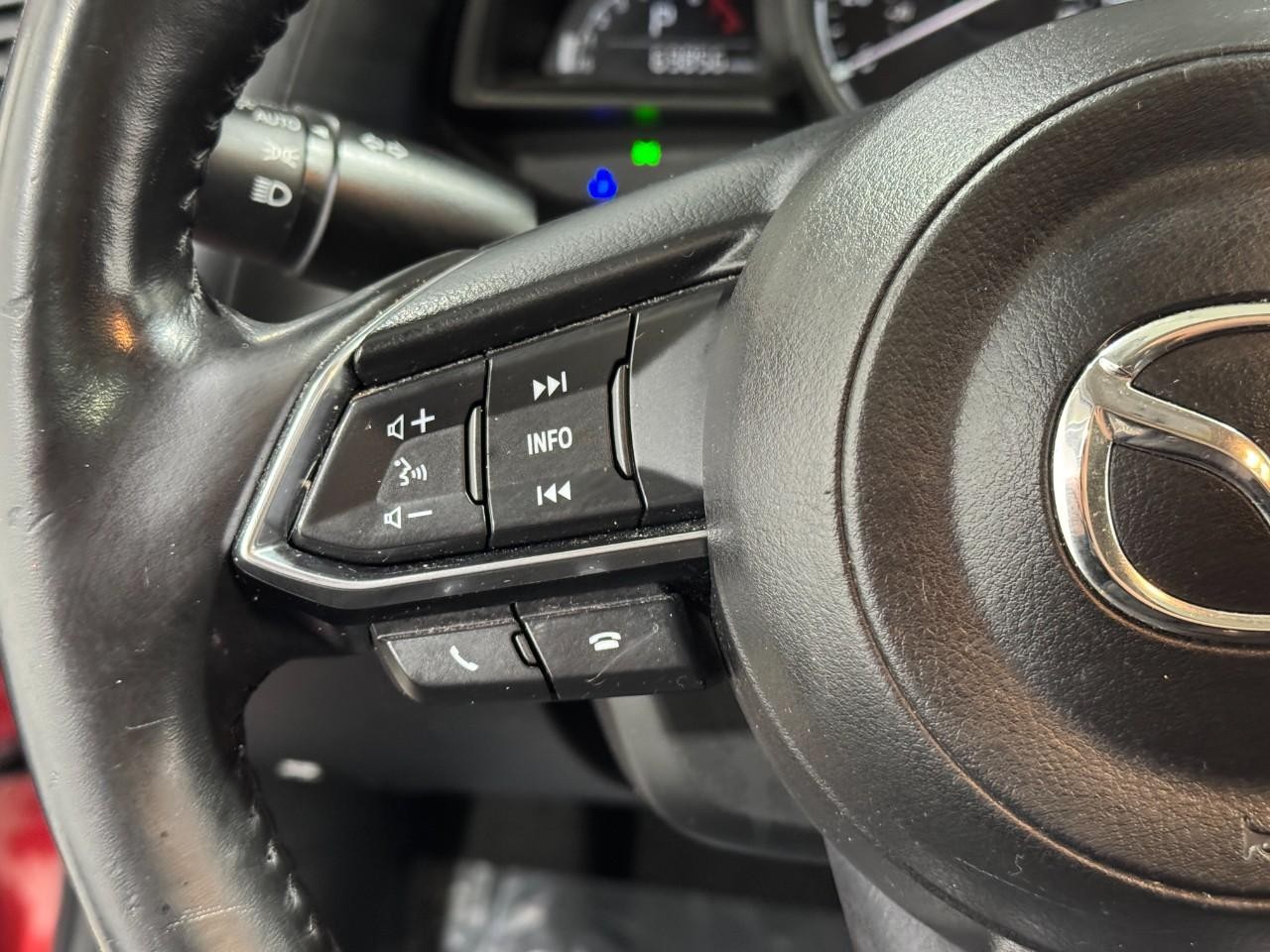 Mazda MAZDA3 4-Door Vehicle Full-screen Gallery Image 29