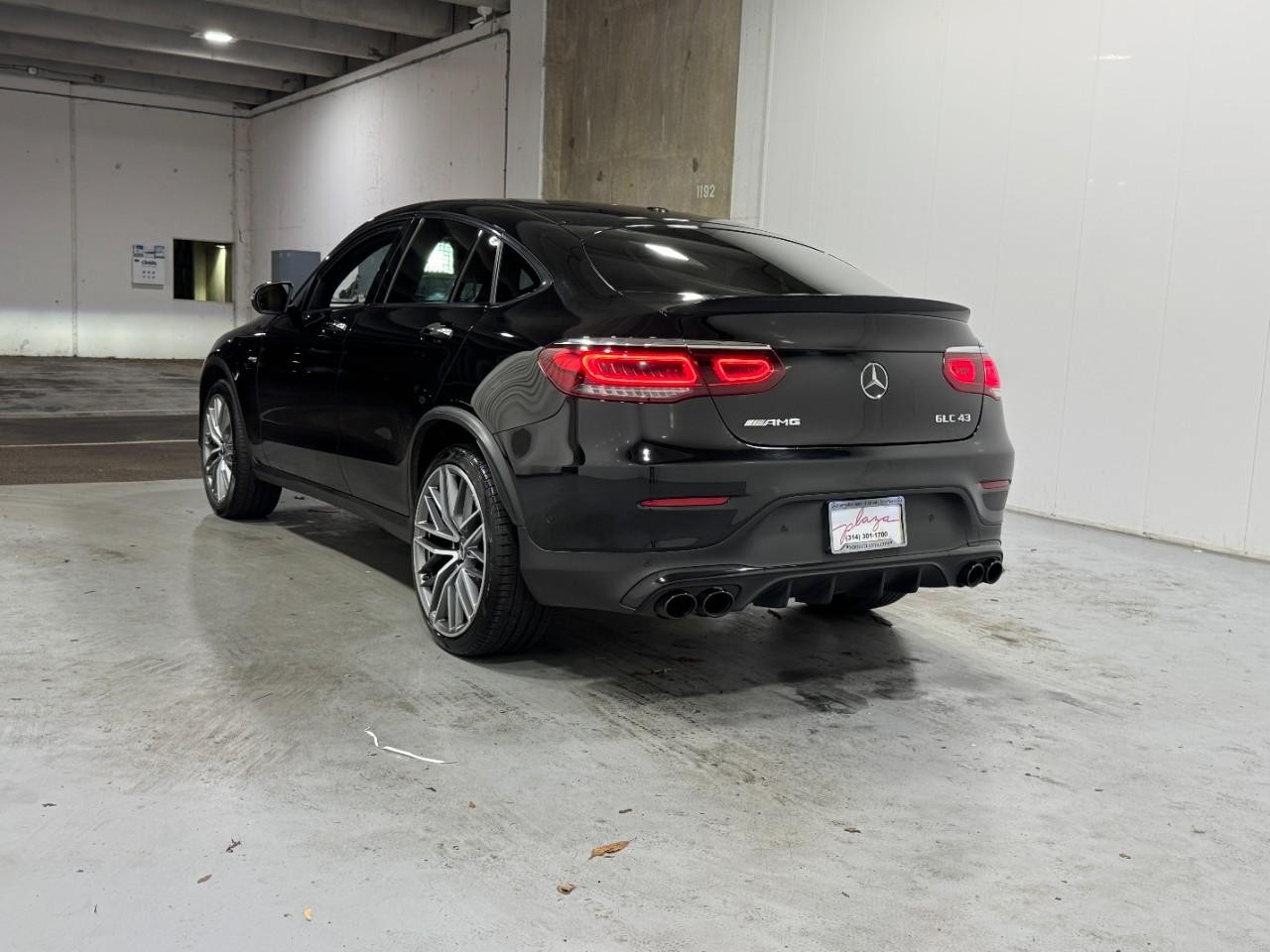 Mercedes-Benz GLC Vehicle Full-screen Gallery Image 3