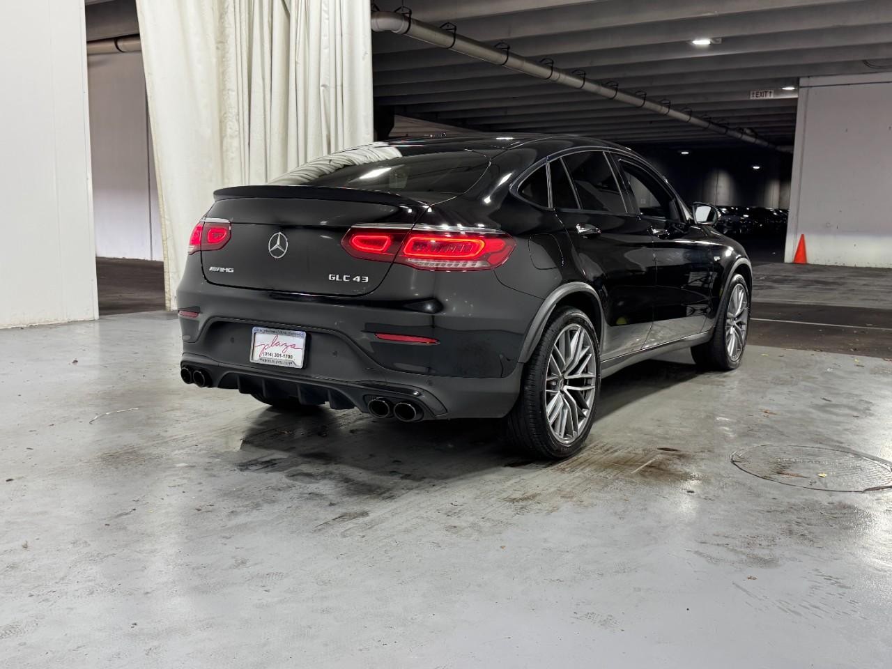 Mercedes-Benz GLC Vehicle Full-screen Gallery Image 4