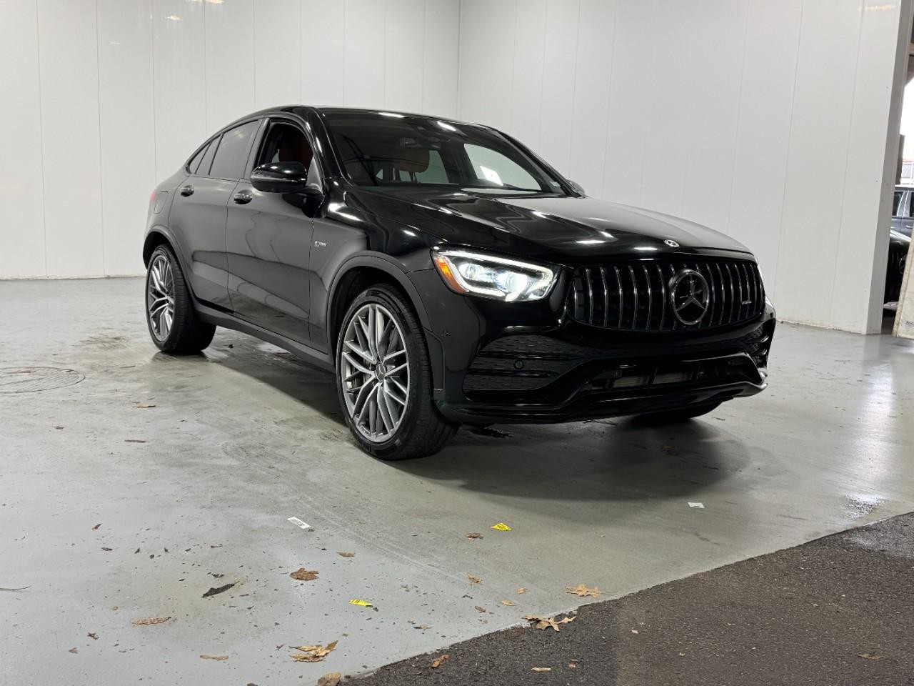 Mercedes-Benz GLC Vehicle Full-screen Gallery Image 6