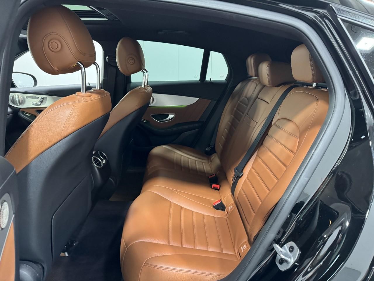 Mercedes-Benz GLC Vehicle Full-screen Gallery Image 8