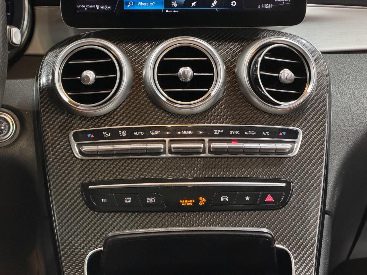 Mercedes-Benz GLC Vehicle Full-screen Gallery Image 15