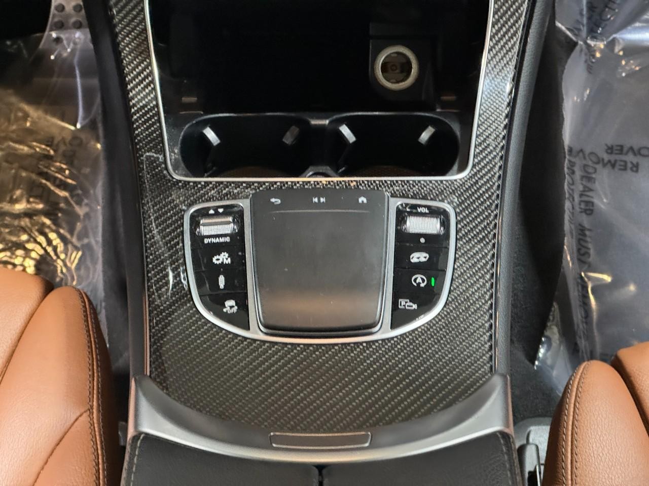 Mercedes-Benz GLC Vehicle Full-screen Gallery Image 16