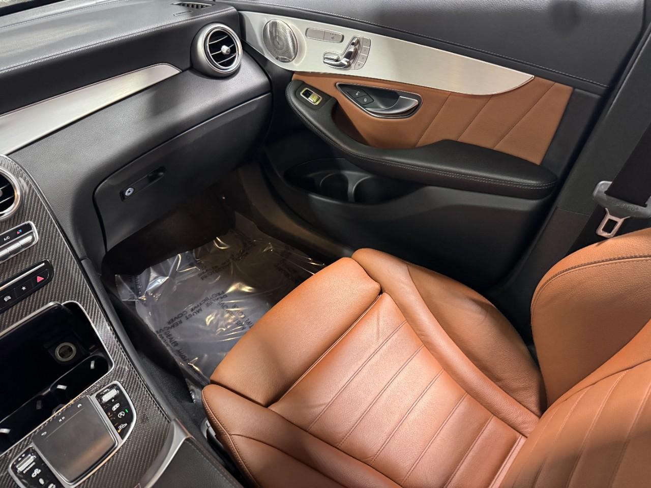 Mercedes-Benz GLC Vehicle Full-screen Gallery Image 17