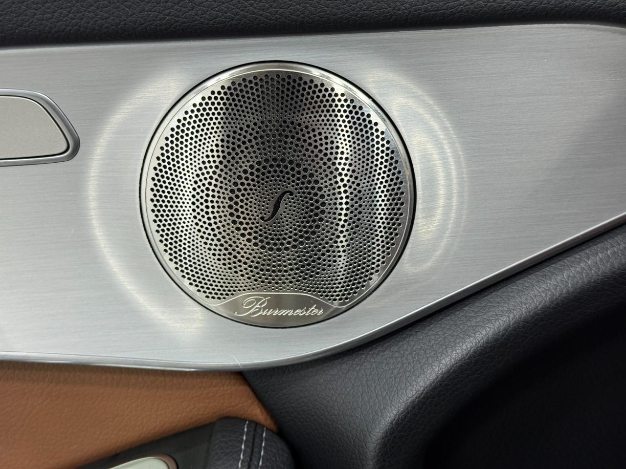 Mercedes-Benz GLC Vehicle Full-screen Gallery Image 24