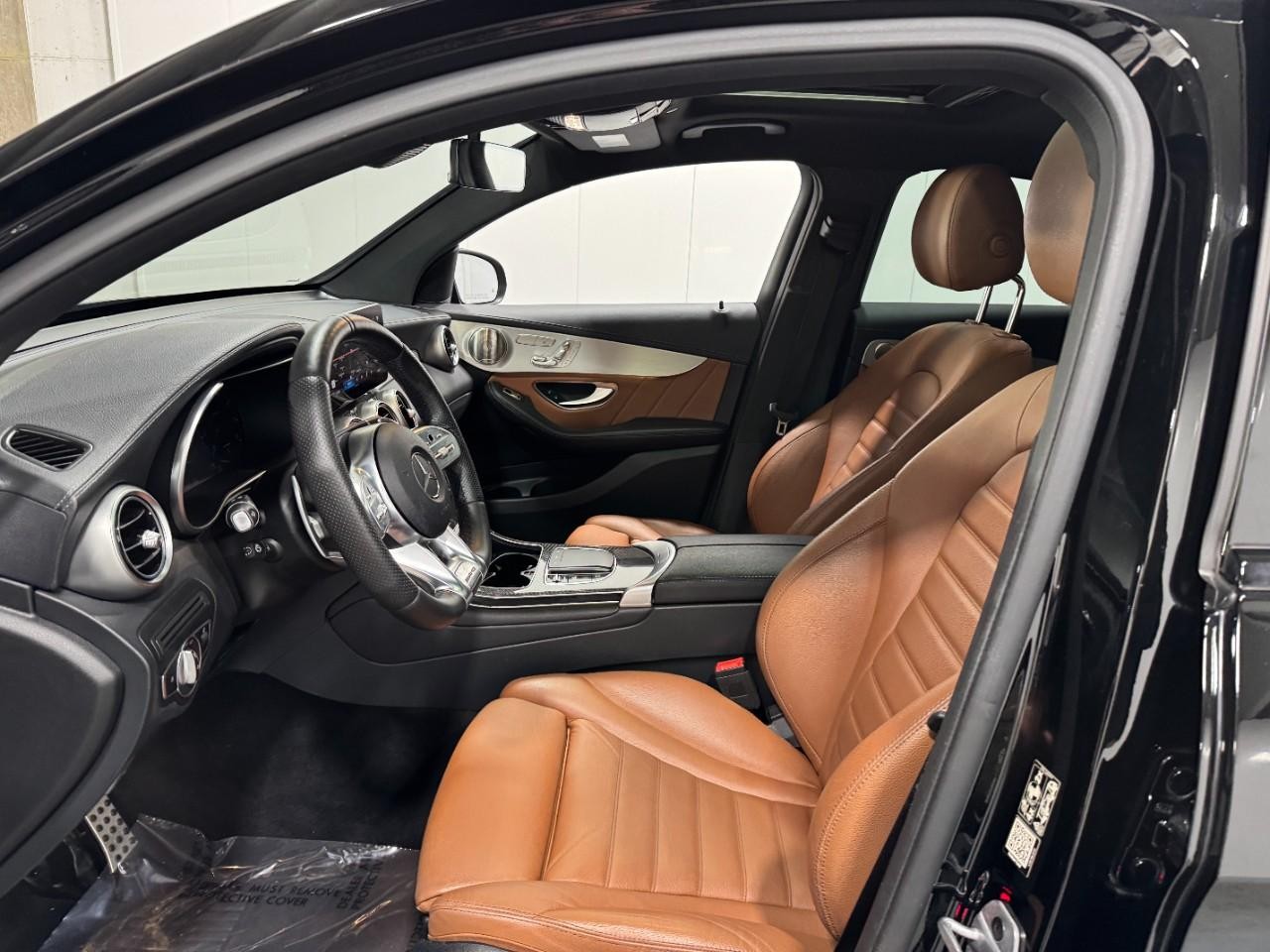 Mercedes-Benz GLC Vehicle Full-screen Gallery Image 29