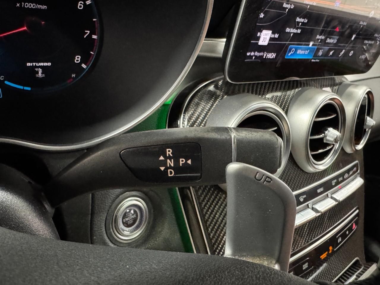 Mercedes-Benz GLC Vehicle Full-screen Gallery Image 36