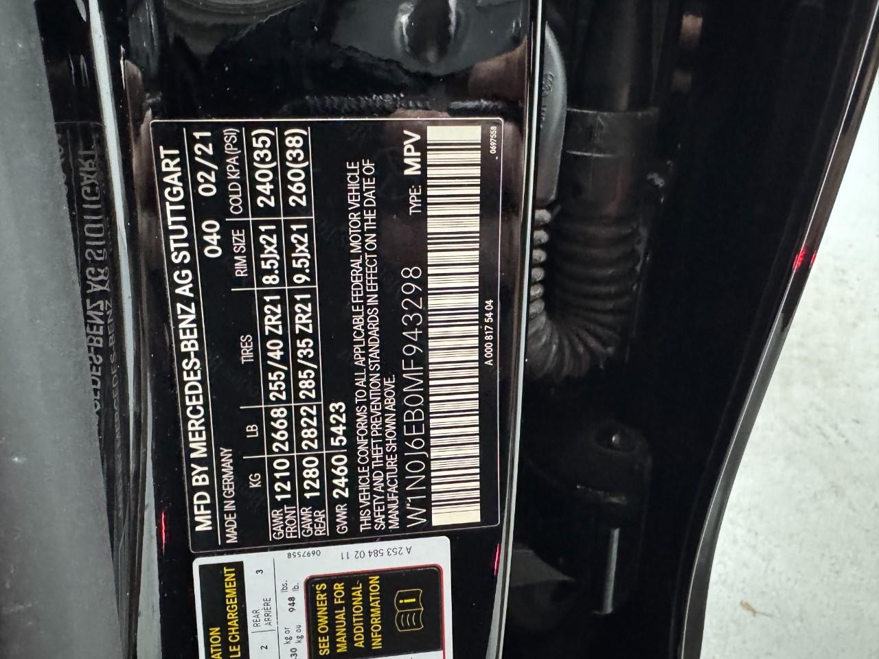 Mercedes-Benz GLC Vehicle Full-screen Gallery Image 38