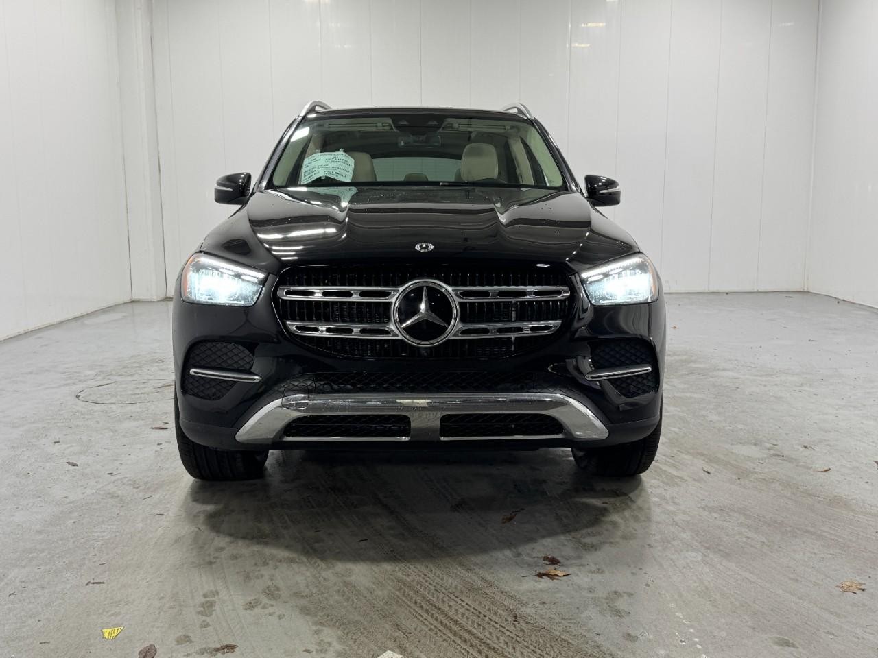 Mercedes-Benz GLE Vehicle Full-screen Gallery Image 7