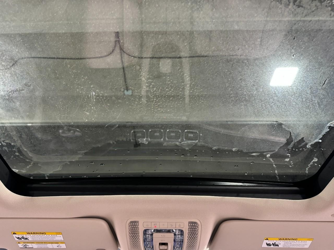 Mercedes-Benz GLE Vehicle Full-screen Gallery Image 11