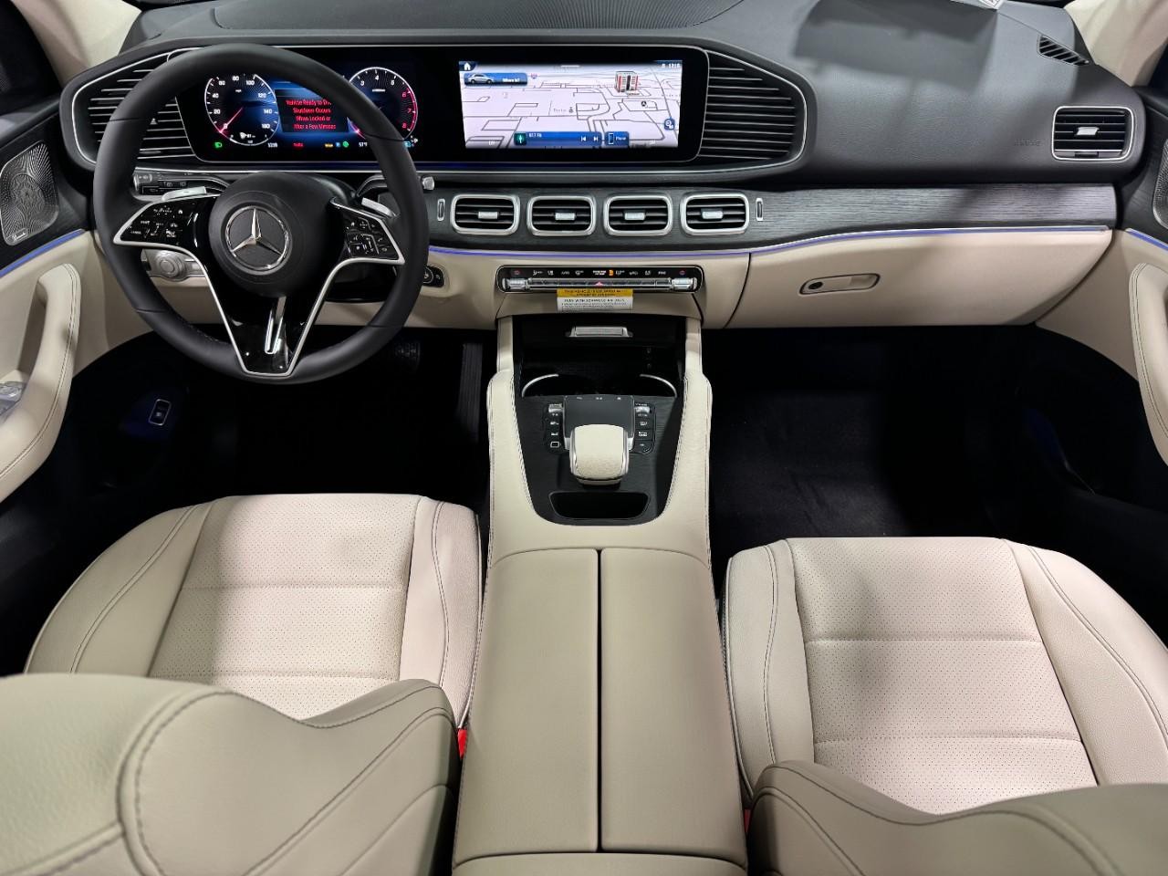 Mercedes-Benz GLE Vehicle Full-screen Gallery Image 12