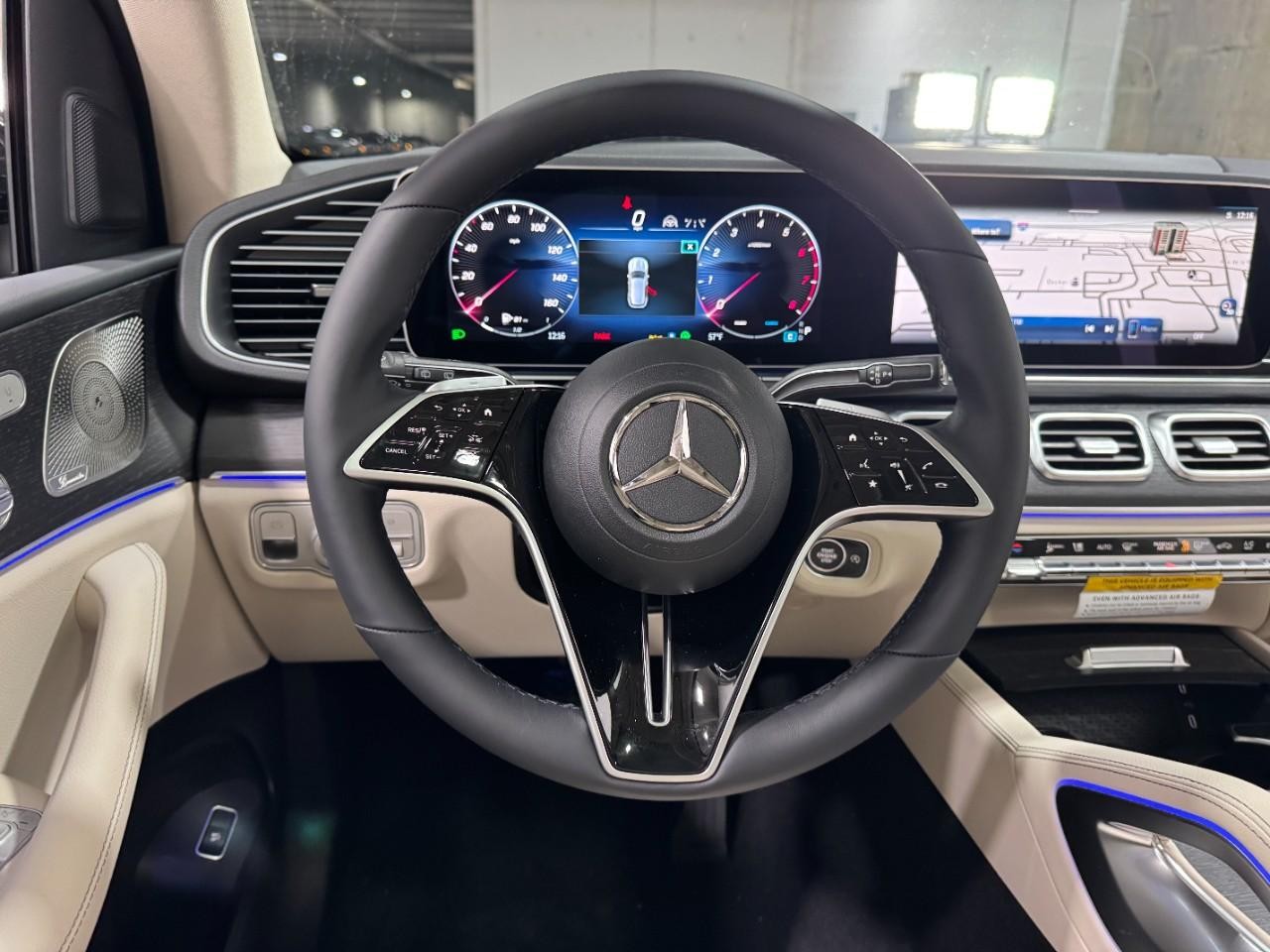 Mercedes-Benz GLE Vehicle Full-screen Gallery Image 13