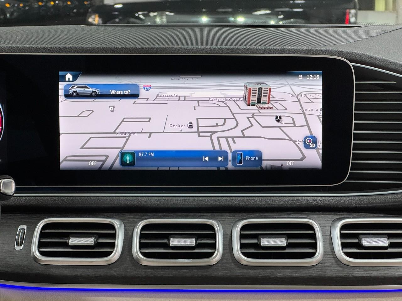 Mercedes-Benz GLE Vehicle Full-screen Gallery Image 14