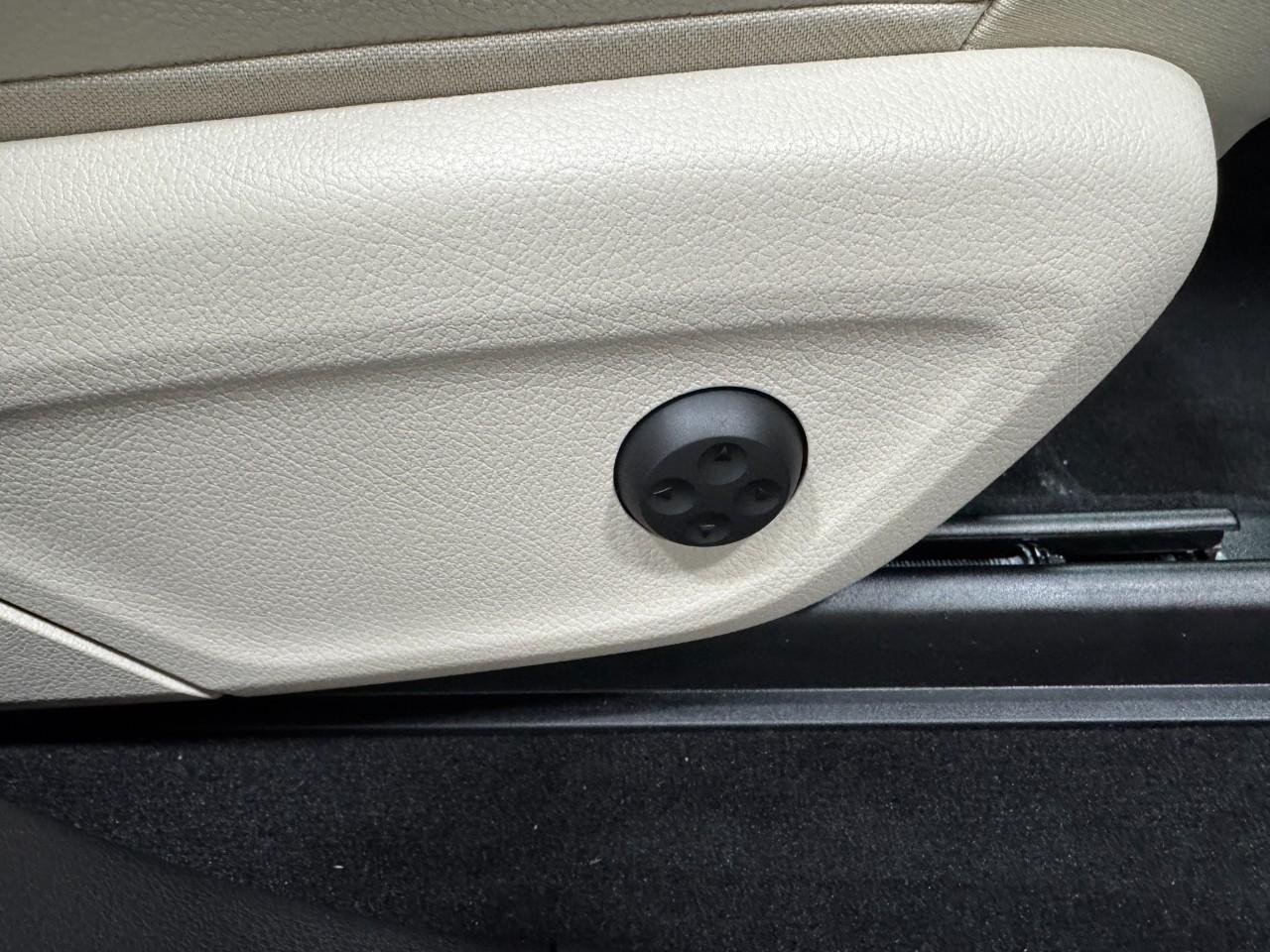 Mercedes-Benz GLE Vehicle Full-screen Gallery Image 20