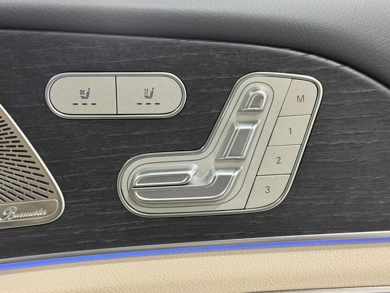 Mercedes-Benz GLE Vehicle Full-screen Gallery Image 21