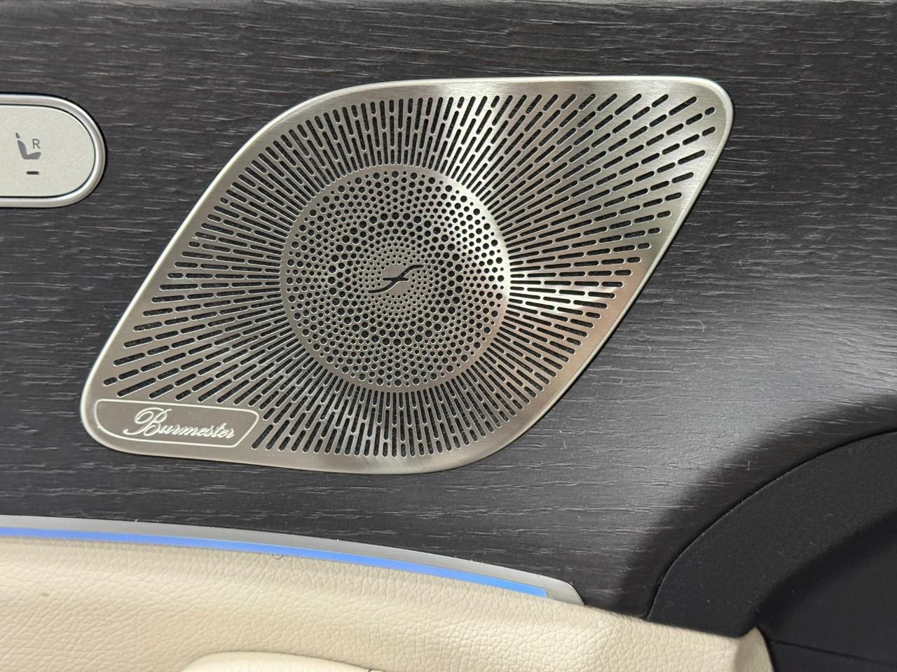 Mercedes-Benz GLE Vehicle Full-screen Gallery Image 24