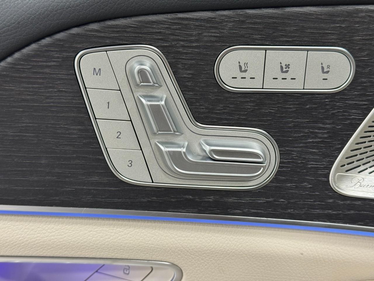 Mercedes-Benz GLE Vehicle Full-screen Gallery Image 25