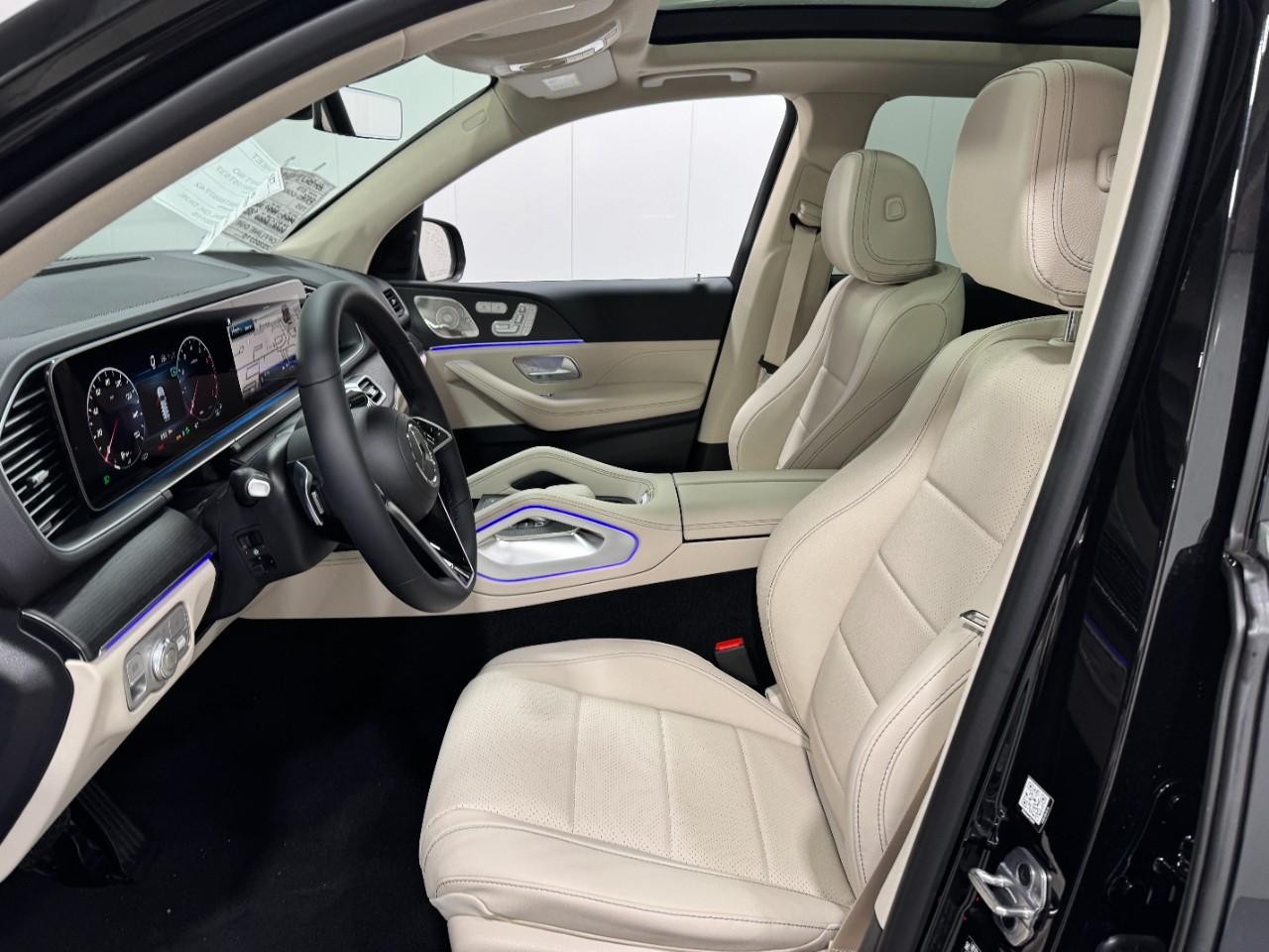 Mercedes-Benz GLE Vehicle Full-screen Gallery Image 29