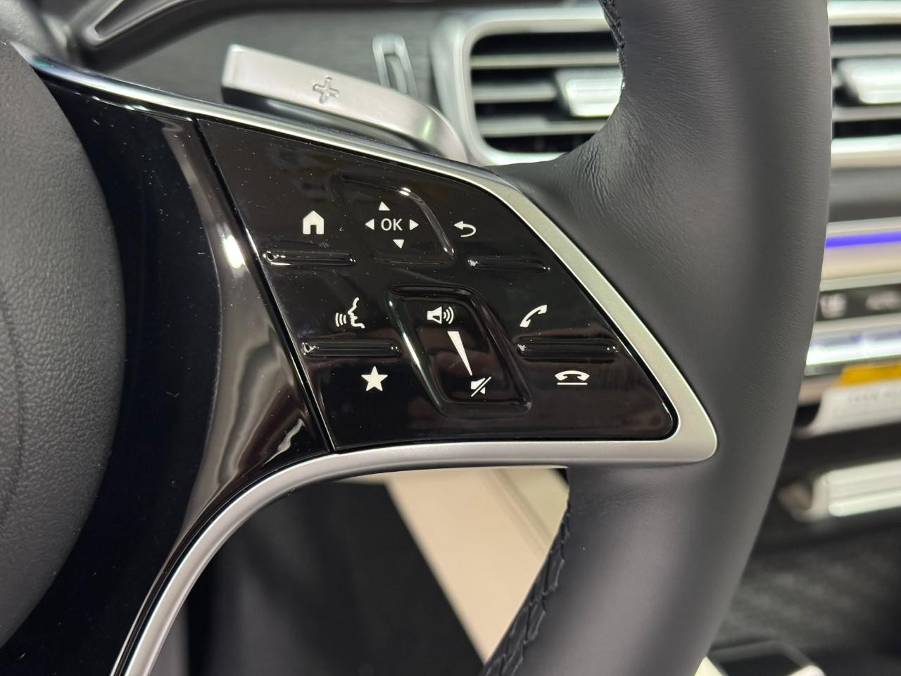 Mercedes-Benz GLE Vehicle Full-screen Gallery Image 34