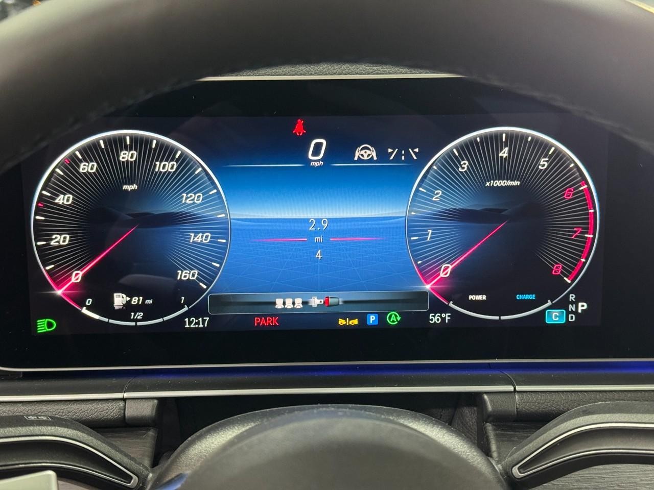 Mercedes-Benz GLE Vehicle Full-screen Gallery Image 35