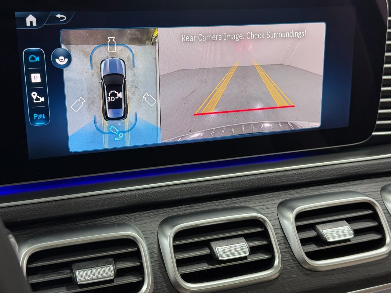 Mercedes-Benz GLE Vehicle Full-screen Gallery Image 37