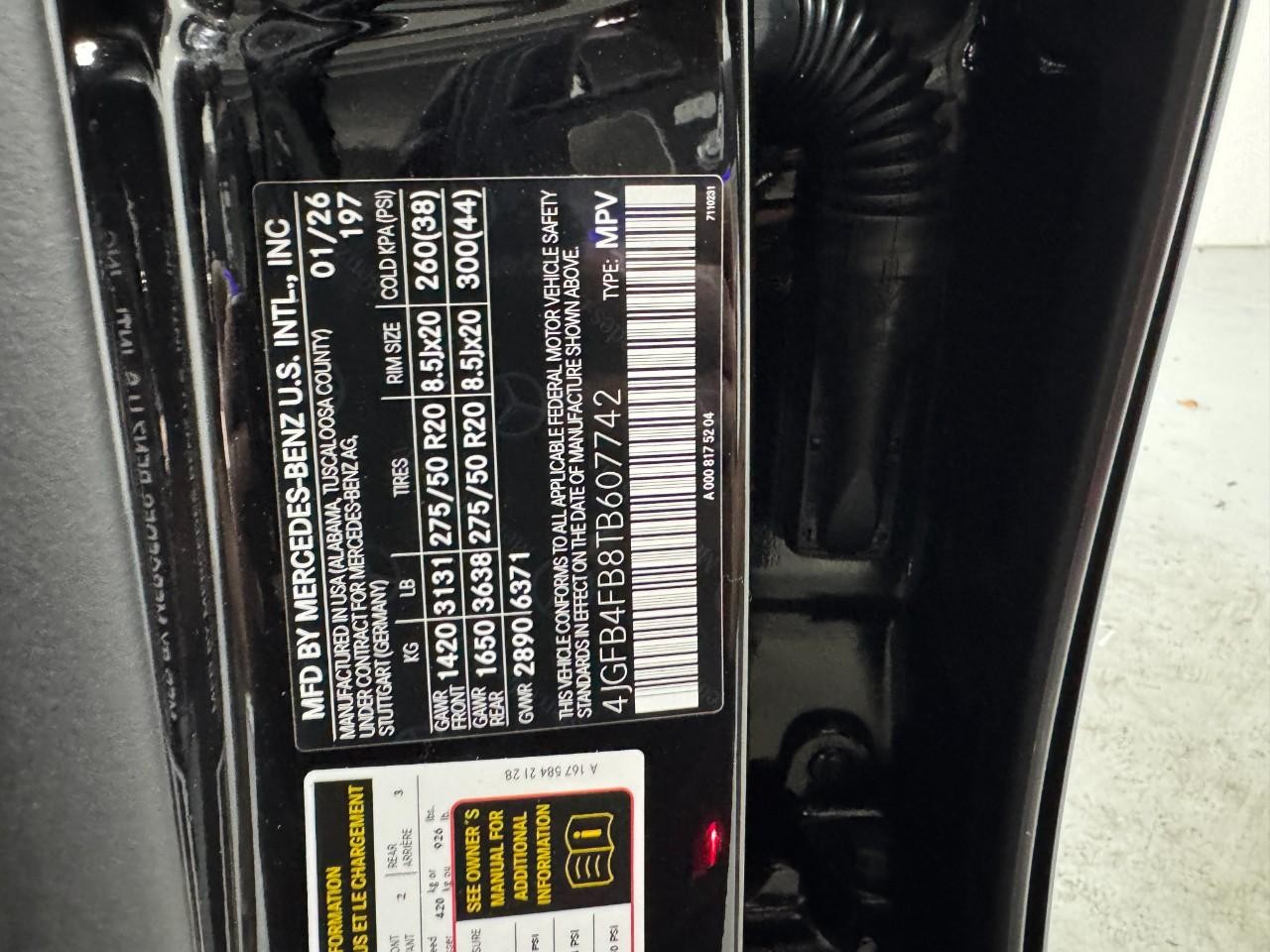 Mercedes-Benz GLE Vehicle Full-screen Gallery Image 38