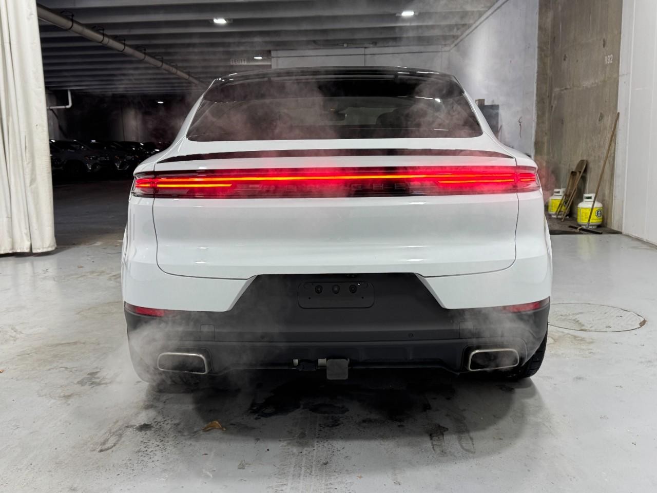 Porsche Cayenne Vehicle Full-screen Gallery Image 9