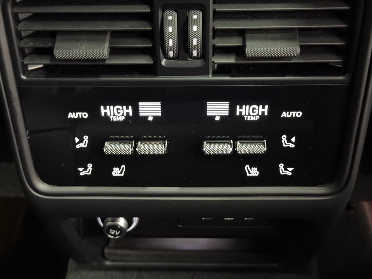 Porsche Cayenne Vehicle Full-screen Gallery Image 11