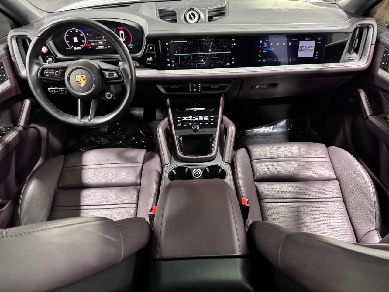 Porsche Cayenne Vehicle Full-screen Gallery Image 13