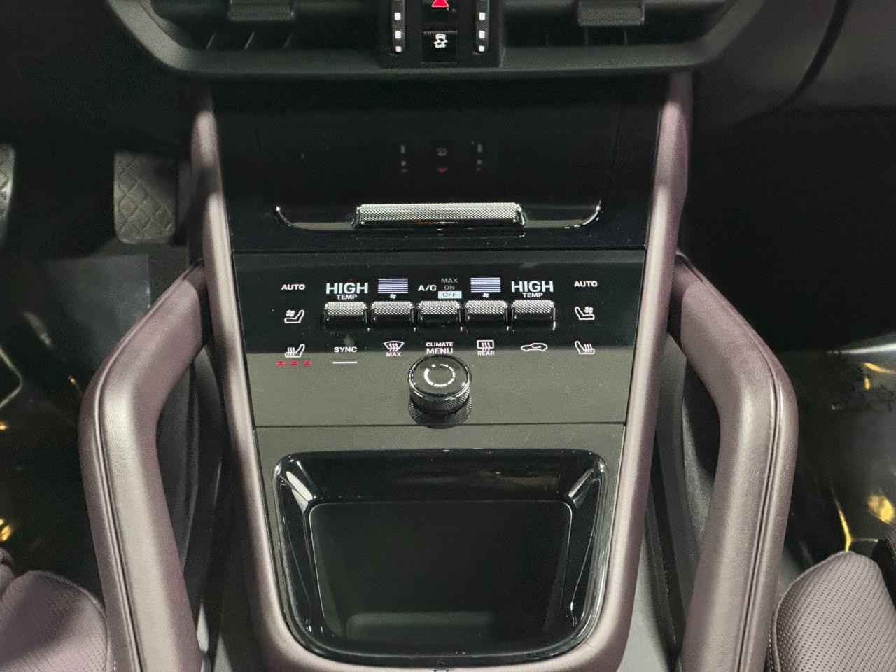 Porsche Cayenne Vehicle Full-screen Gallery Image 16