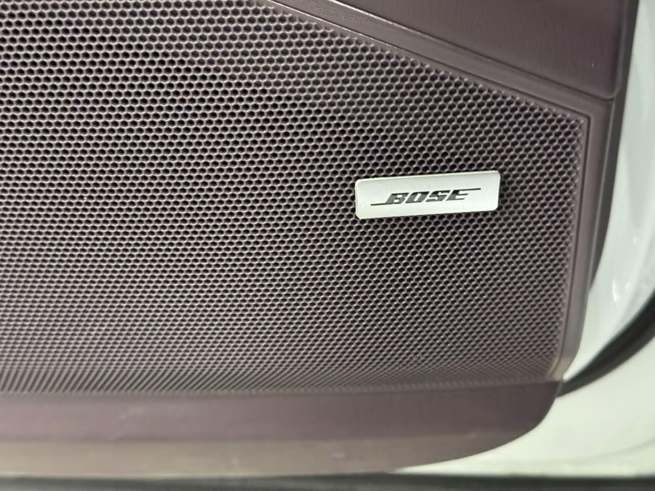 Porsche Cayenne Vehicle Full-screen Gallery Image 25