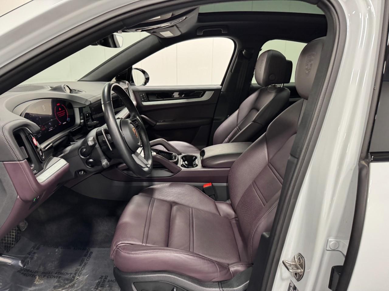 Porsche Cayenne Vehicle Full-screen Gallery Image 26