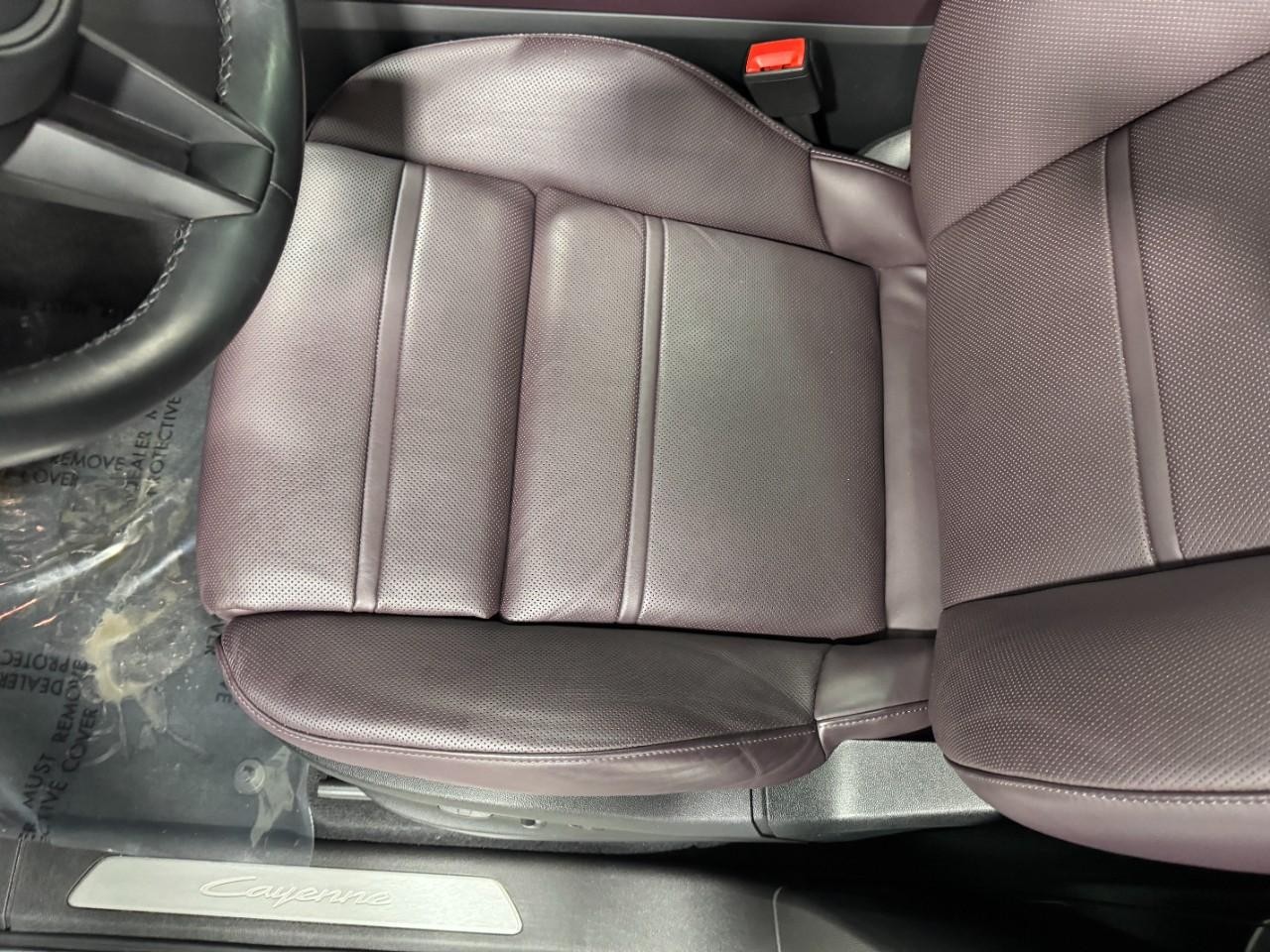 Porsche Cayenne Vehicle Full-screen Gallery Image 27