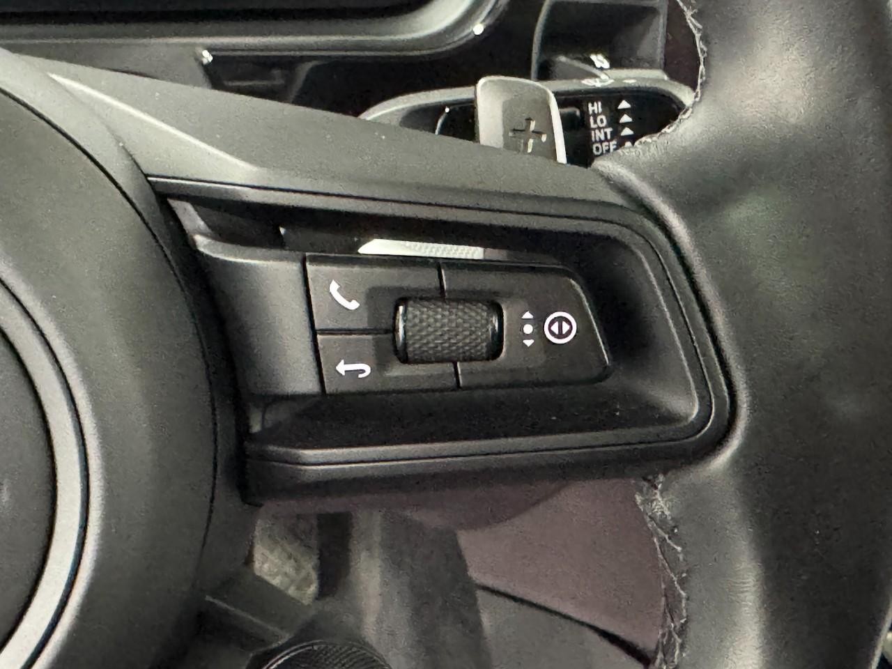 Porsche Cayenne Vehicle Full-screen Gallery Image 32