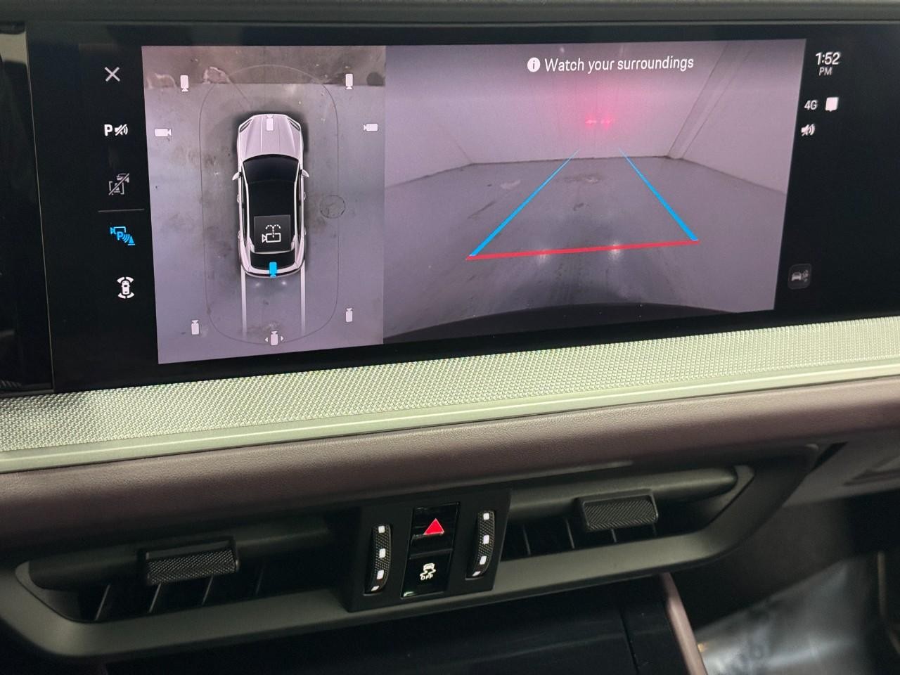 Porsche Cayenne Vehicle Full-screen Gallery Image 34