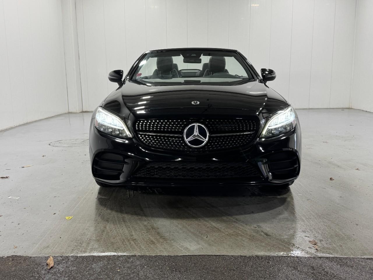 Mercedes-Benz C-Class Vehicle Full-screen Gallery Image 7