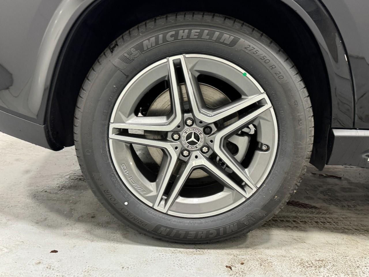 Mercedes-Benz GLE Vehicle Full-screen Gallery Image 5