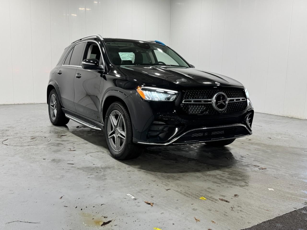 Mercedes-Benz GLE Vehicle Full-screen Gallery Image 6