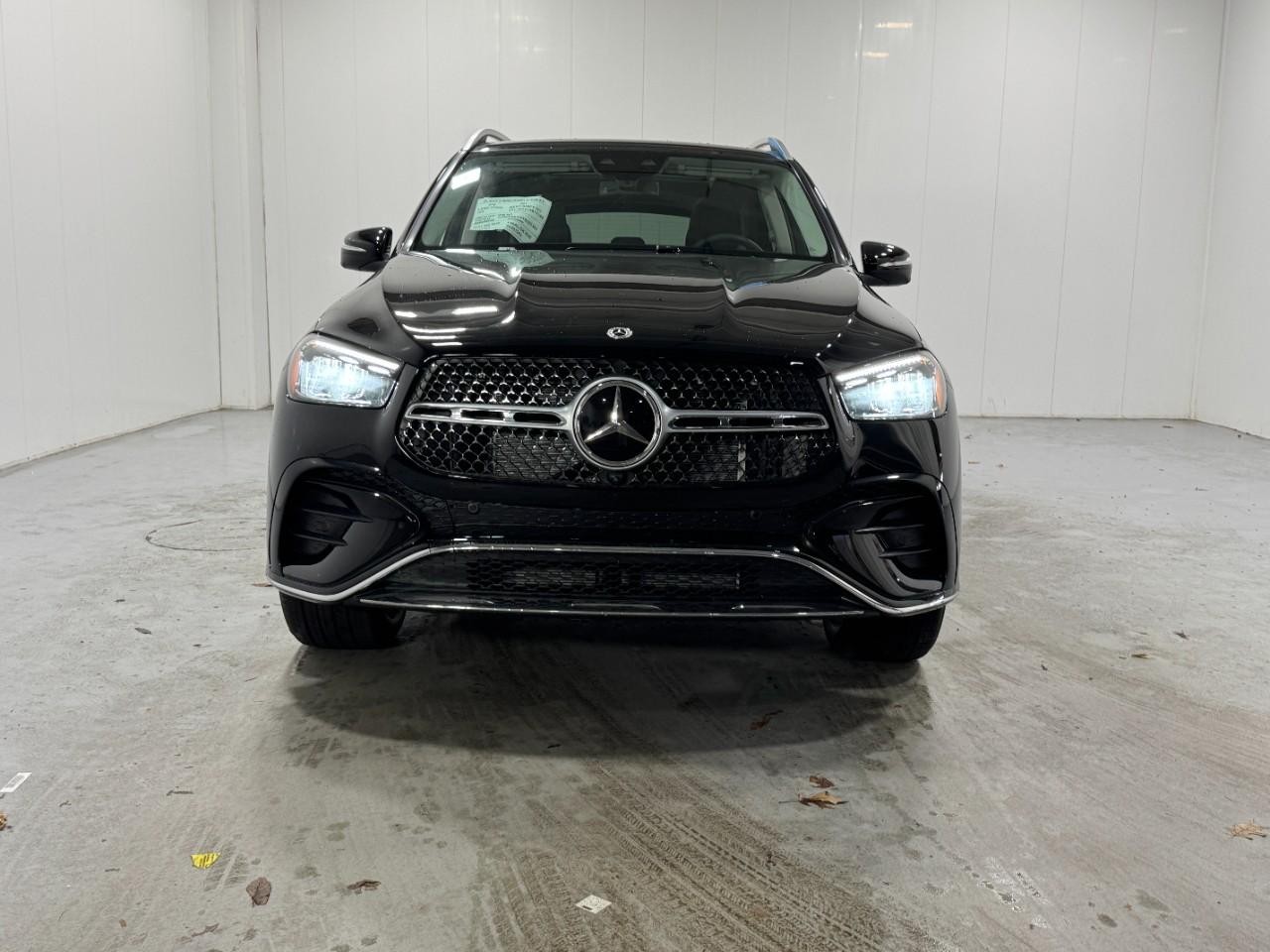 Mercedes-Benz GLE Vehicle Full-screen Gallery Image 7