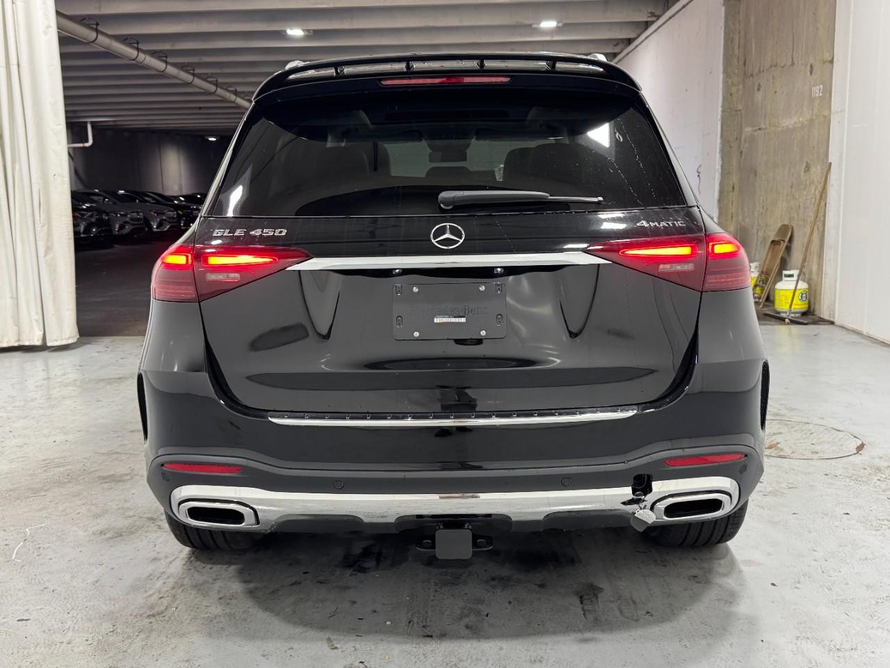 Mercedes-Benz GLE Vehicle Full-screen Gallery Image 9