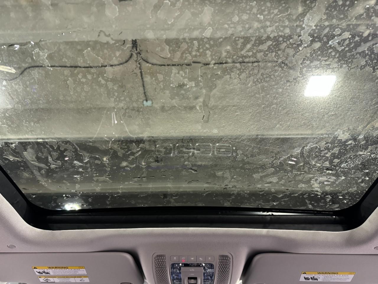 Mercedes-Benz GLE Vehicle Full-screen Gallery Image 12