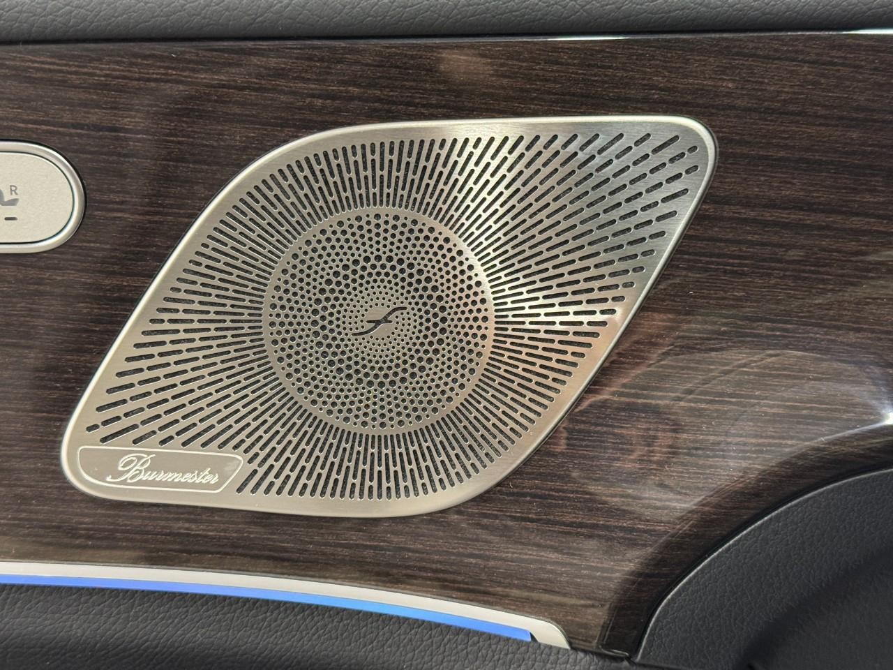 Mercedes-Benz GLE Vehicle Full-screen Gallery Image 25