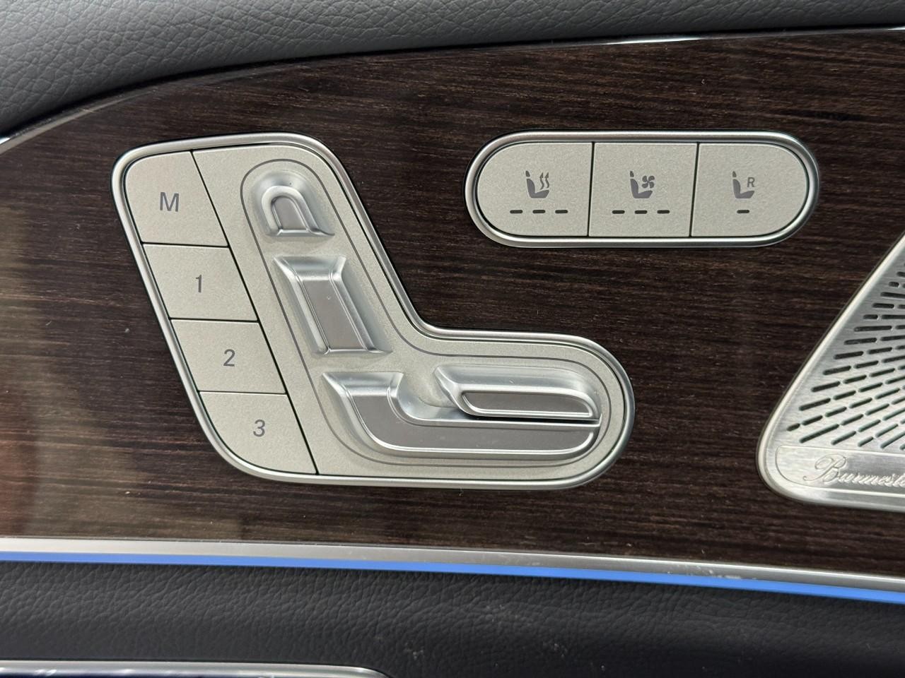 Mercedes-Benz GLE Vehicle Full-screen Gallery Image 26