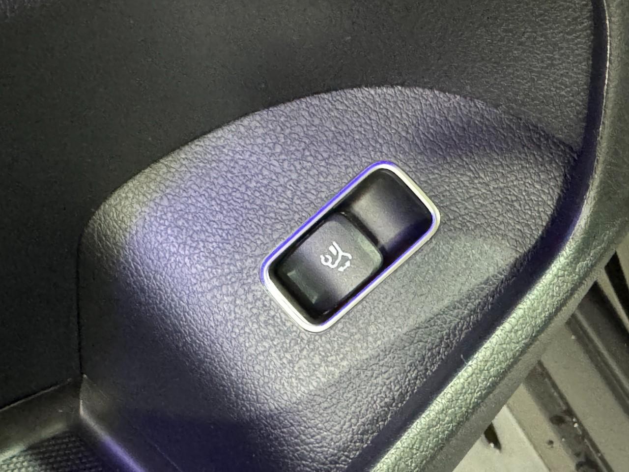 Mercedes-Benz GLE Vehicle Full-screen Gallery Image 29