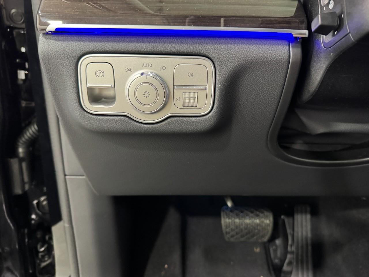 Mercedes-Benz GLE Vehicle Full-screen Gallery Image 33