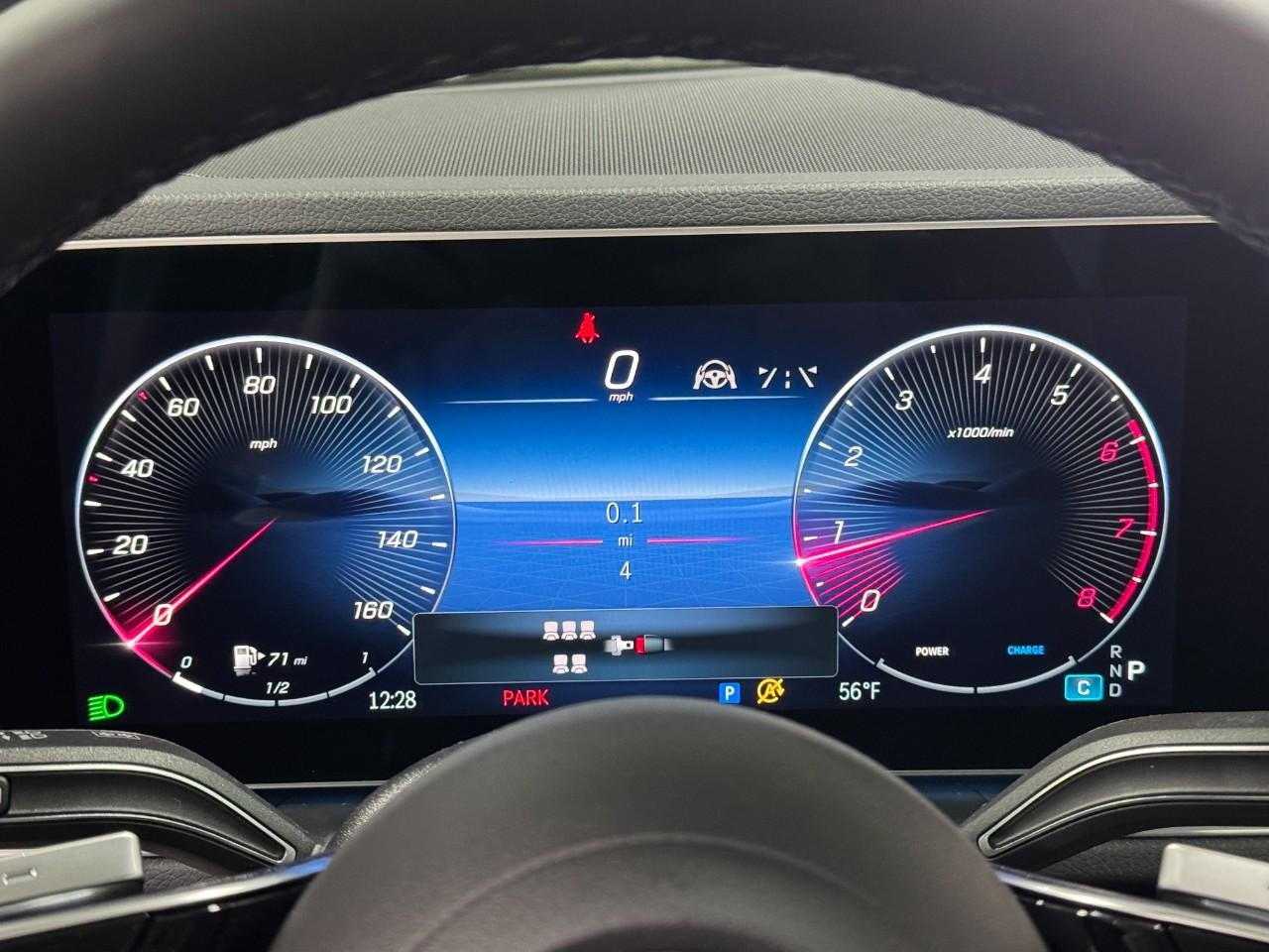 Mercedes-Benz GLE Vehicle Full-screen Gallery Image 36