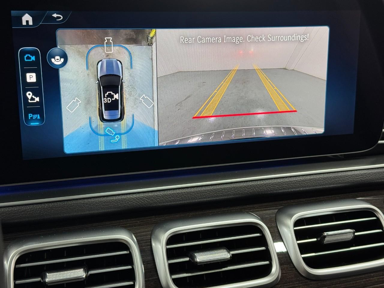 Mercedes-Benz GLE Vehicle Full-screen Gallery Image 38