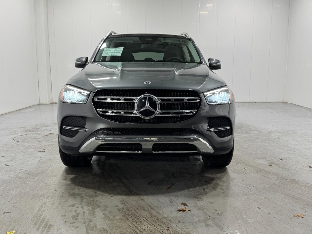 Mercedes-Benz GLE Vehicle Full-screen Gallery Image 7